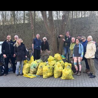 Müllsammlung an der S-Bahnhaltestelle Westerfilde